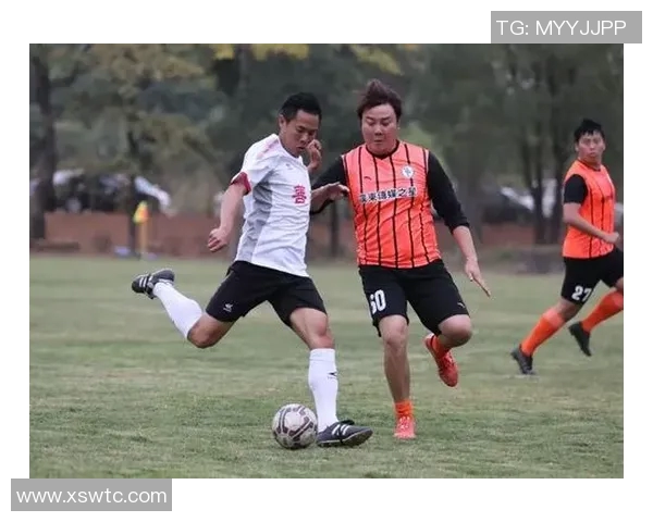 马林足球：重塑传统与现代的完美结合，开启全新足球体验之旅